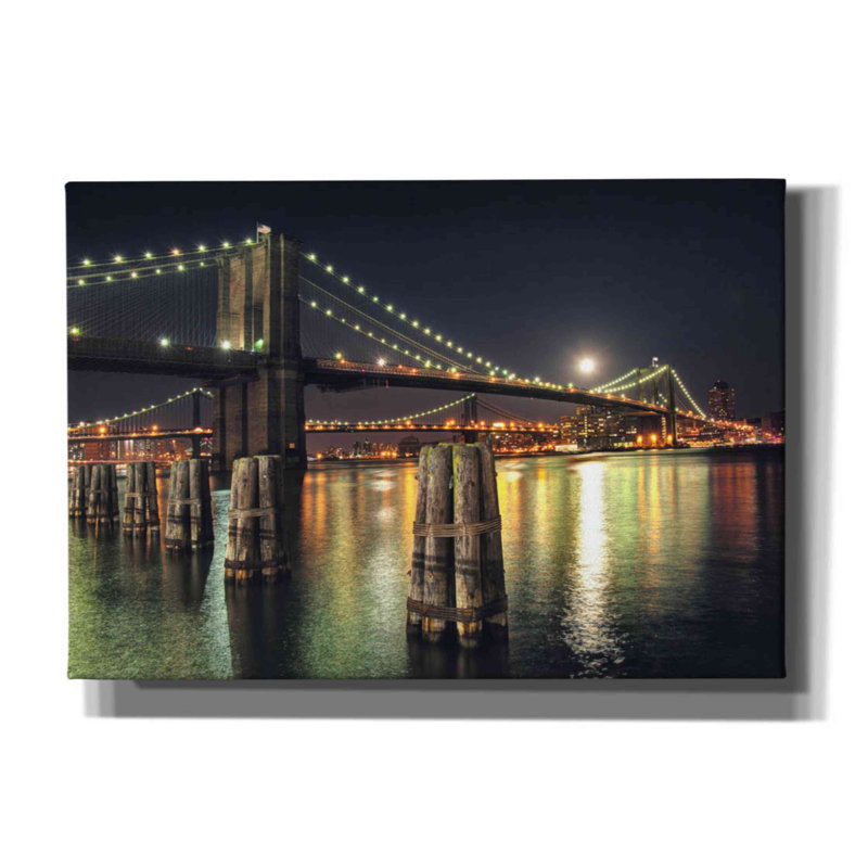 «Moon Over Brooklyn» par Natalie Mikaels, art mural sur toile, H 18 po x l 26 po x P 0,75 po