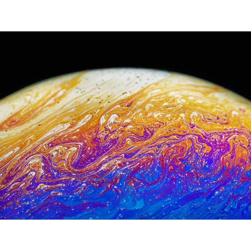Bulle de savon en gros plan par Philippe Moisoux, H 25 po x l 33 po, Toile avec cadre noir