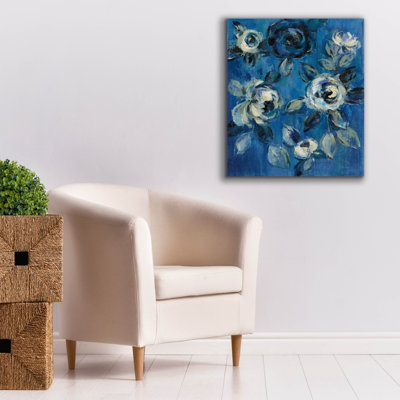 «Loose Flowers On Blue I» par Silvia Vassileva, art mural sur toile