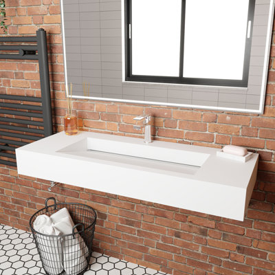 Lavabo de salle de bain mural rectangulaire 48 po avec cuve à rampe Pyramid - blanc, avec trou pour robinet
