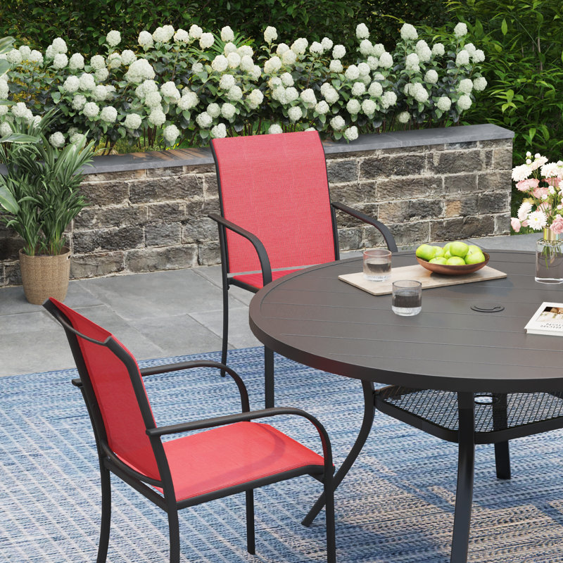 Ensemble de salle à manger de patio pour 4 personnes avec chaises empilables PVC-coated polyester, Noir / Rouge