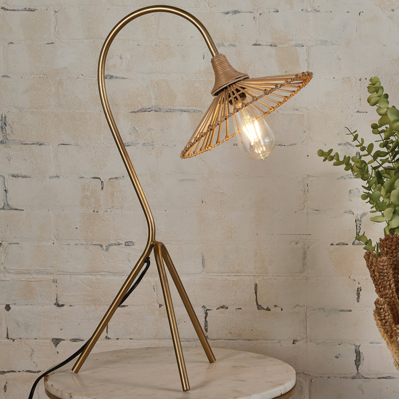 Havaalani Metal Tripod Lamp