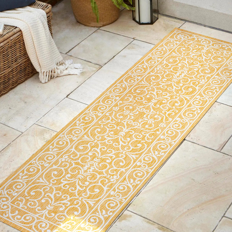 Tapis d'intérieur / extérieur jaune tissé texturé Debbe, Tapis de couloir 2 pi 2 po x 8 pi