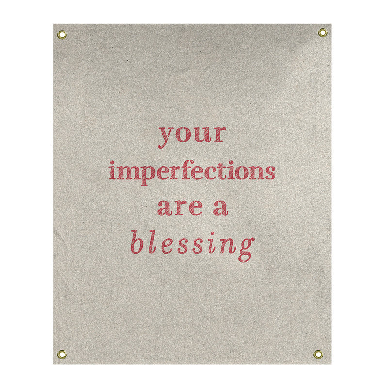 Tapisserie citation d’imperfections écrites en polyester, H 80 po x l 59 po, Blanc / Rouge