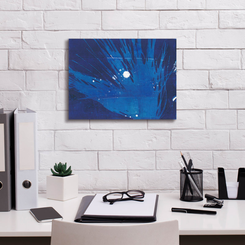 «Indigo Burst I» par Regina Moore, H 12 po x l 16 po x P 0,75 po