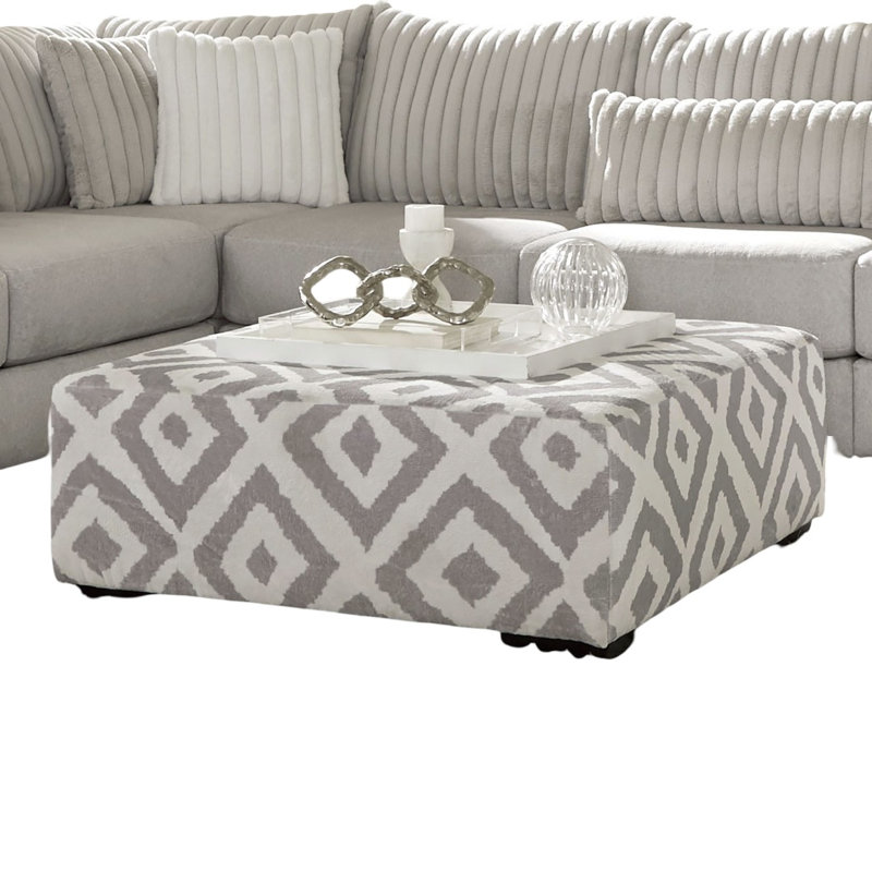 Repose-pieds de style transitionnel gris avec pieds en bois et structure en bois massif