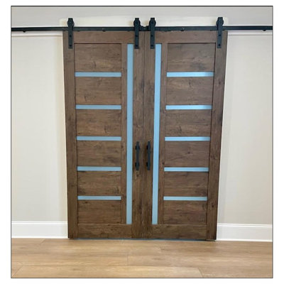 Porte de grange double robuste avec vitrage dépoli Quadro 4088 Chêne Cognac, supports de rail de 4 m (13 pi), portes intérieures à panneaux massifs - 142 cm x 213 cm (56 po x 84 po) (2 x 71 cm x 243 cm) - Rail noir