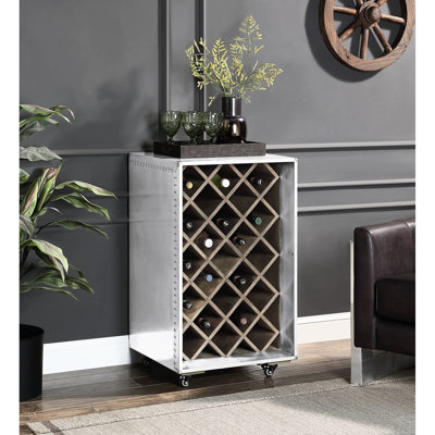 Cave à vin argentée avec structure en aluminium patchwork et 4 roulettes, capacité de 23 bouteilles, revêtement en bois synthétique, profondeur 48,7 cm, largeur 53,4 cm, hauteur 89,4 cm.