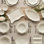 Service de vaisselle 16 pièces en grès Heritage Scroll, service pour 4 - assiettes, tasses et bols ivoire crémeux avec gaufrage Scroll élégant - Va au micro-ondes et au lave-vaisselle