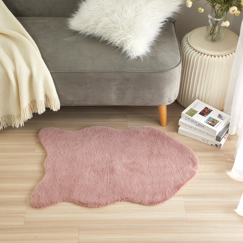 Tapis en fausse fourrure Khodor, Rosé