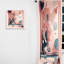 Adami - Art minimaliste Mid-Century bleu doux et rose - rideau en velours moderne - obscurcissant - 1 panneau-445096764