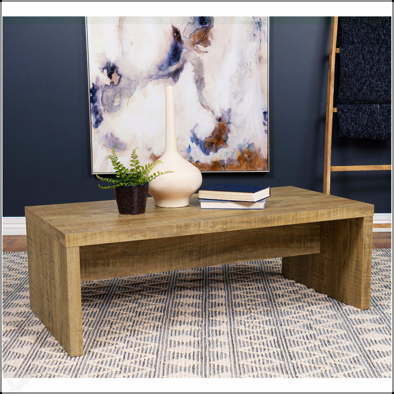 Table basse rectangulaire en bois d'ingénierie avec charme rustique et plateau spacieux, parfaite pour un décor campagnard ou moderne.