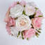 Arrangement de vraies roses dans un vase