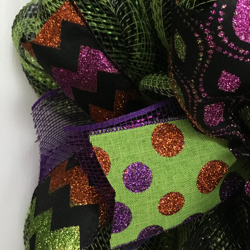 Couronne d'Halloween avec Spooky écrit en blocs colorés