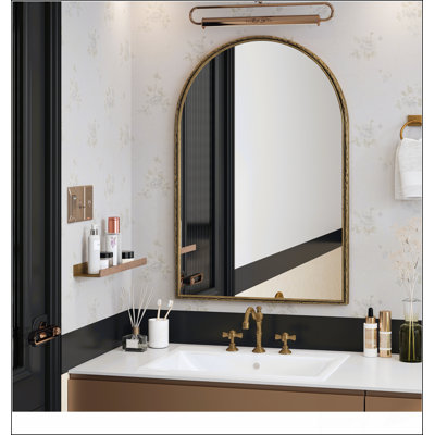 Miroir mural arqué en fer, un décor polyvalent et élégant pour toute pièce de votre maison