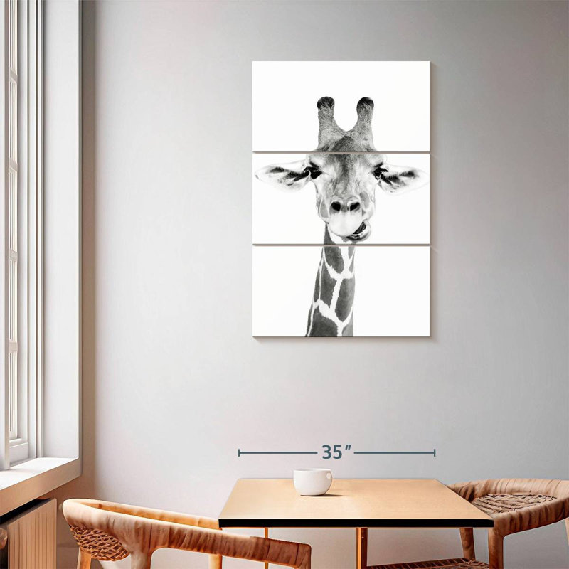 Brampt Happy Giraffe en noir et blanc, H 57 po x l 36 po