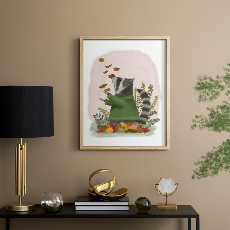 «Raccoon Catching Leaves», reproduction encadrée - bois massif, H 11 po x l 9 po