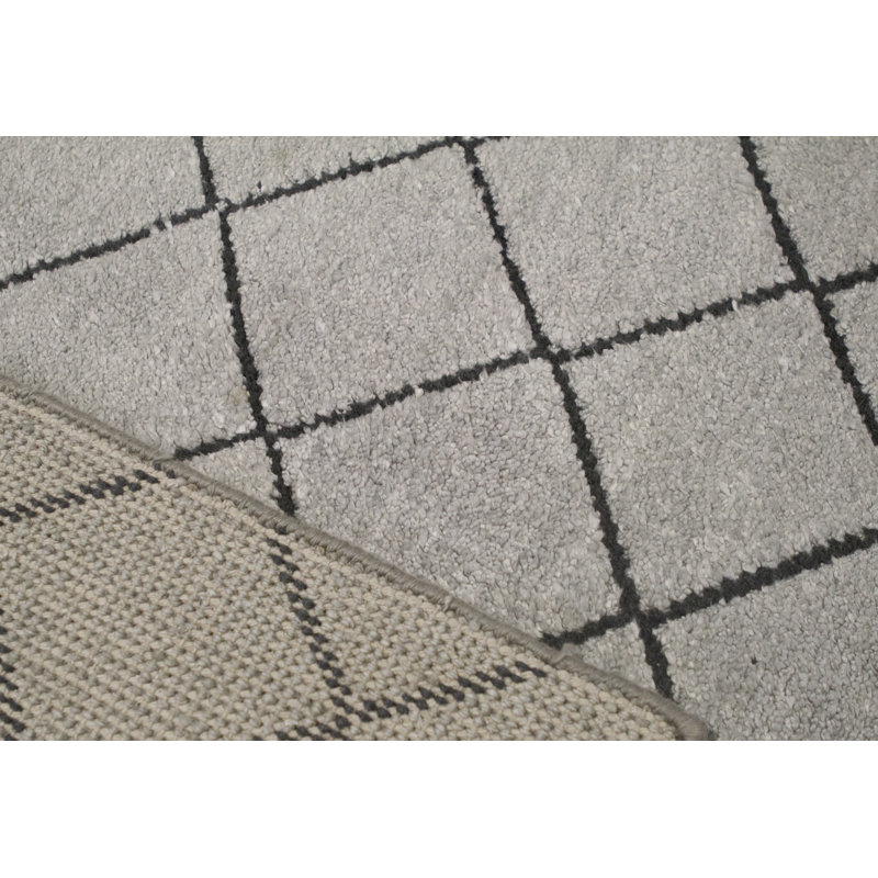 Kendale Geometric Area Rug in Gray/Black