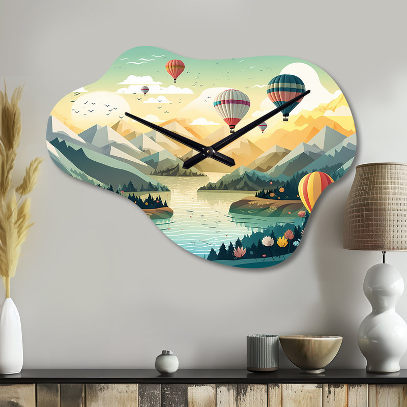 «Spiegel Hot Air Balloon Off Into The Sky I - Mountains», horloge murale asymétrique en métal, Petit