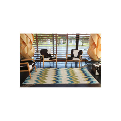 Tapis tissé à motif géométrique multicolore