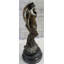 Sculpture sensuelle nue dans une statue de bronze