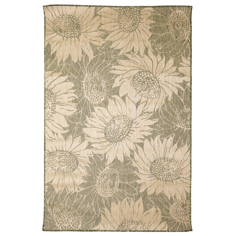 Vannoy Floral Indoor / Outdoor Rug