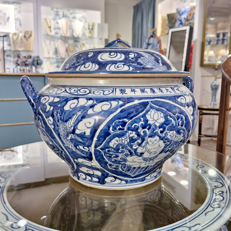 Pot en porcelaine fait à la main