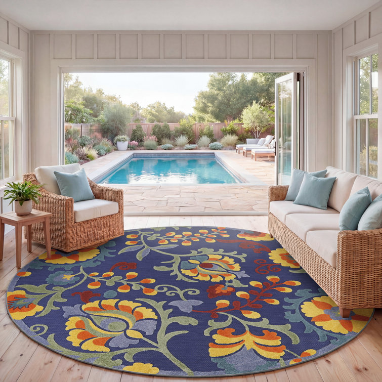 Isalia Floral Indoor/Outdoor Area Rug