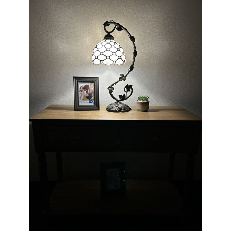 Lampe de table Copan Tiffany de style vitrail blanc avec feuilles en métal et base en bronze l 11 po x P 8 po x H 21 po