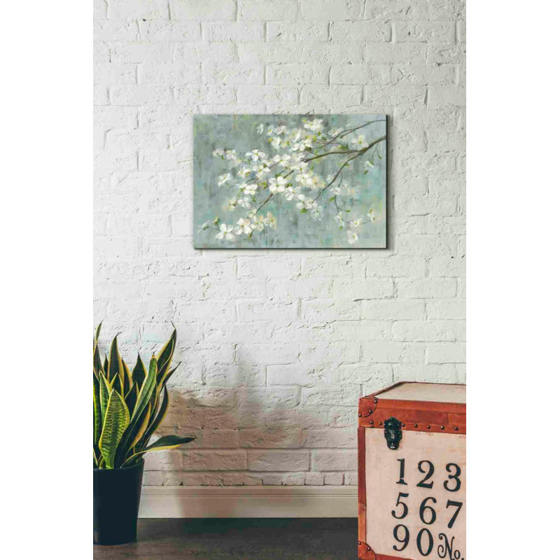 «Dogwood in Spring on Blue» par Danhui Nai, art mural sur toile, H 18 po x l 26 po