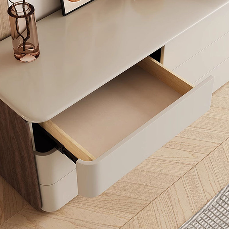 Ghina Vanity