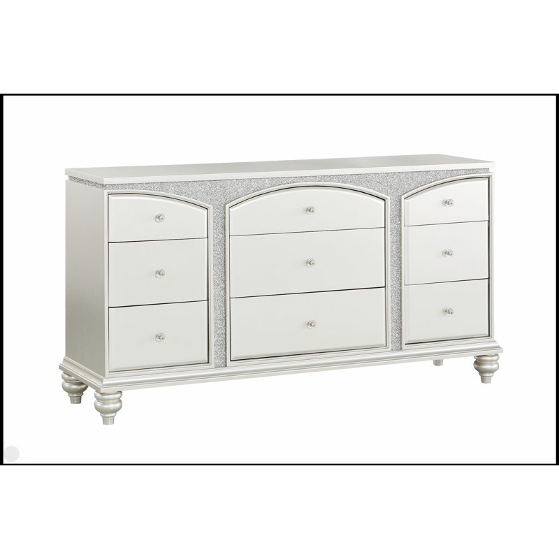 Commode Maverick à finition platine avec neuf tiroirs spacieux et élégants boutons en cristal pour les chambres sophistiquées