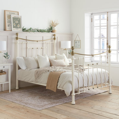 Stratus Bed