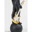 Figurine marchant sur la lune