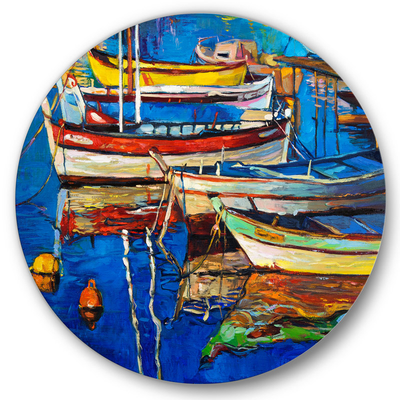 Bateaux se reposant sur l'eau près de la ville côtière II - Art mural nautique et côtier en cercle