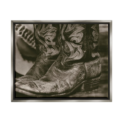«Katri Cowboy bottes», photographie d'art encadrée sur toile flottante par Nathan Larson