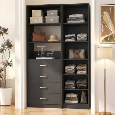 Système de placard avec tablettes ouvertes