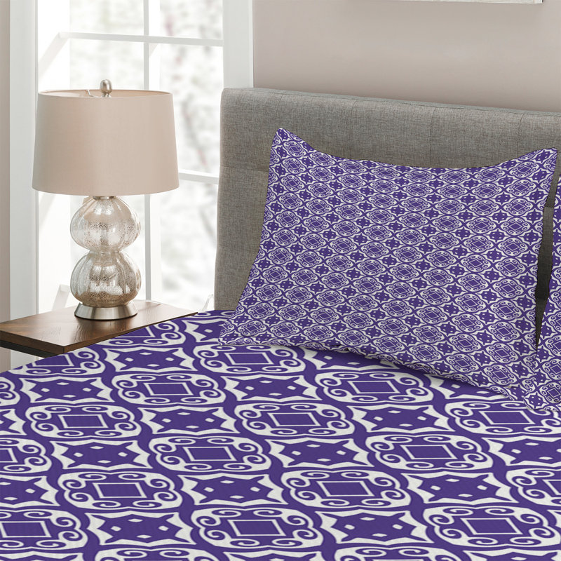 Classical Traditional Geometric Shapes Coverlet, King Bedspread + 2 Shams