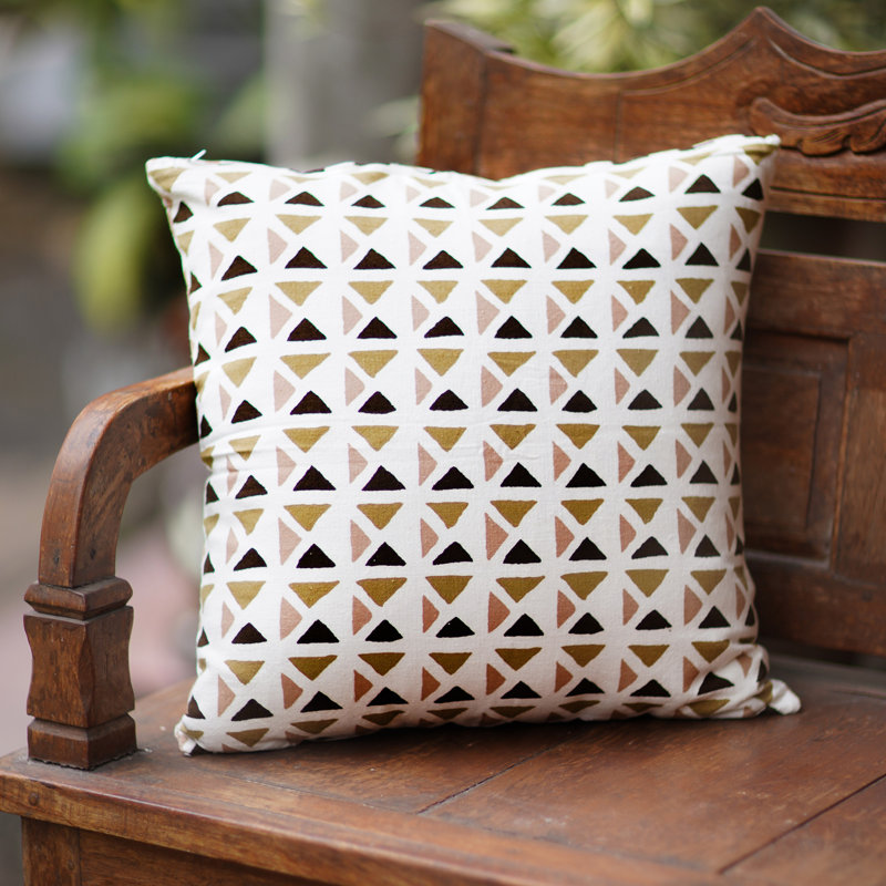 Housse de coussin en coton volcanique faite à la main Novica