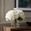 Arrangement de faux hortensias dans un vase-28878255