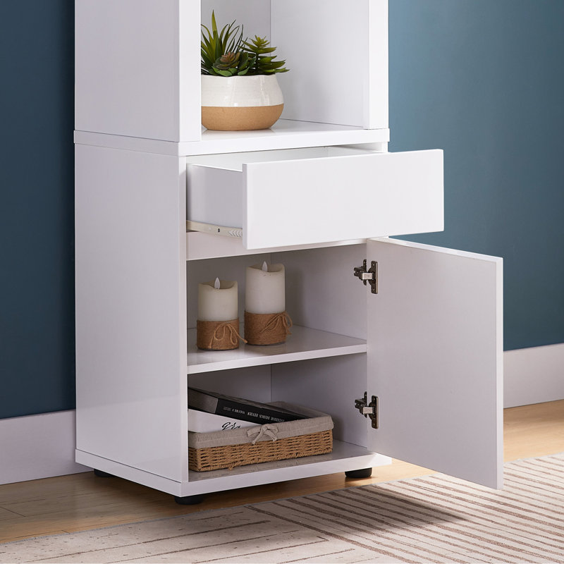 Vitrine moderne blanche avec trois tablettes en verre, un rangement et un tiroir de poids maximal de 5 lb avec deux tablettes inférieures