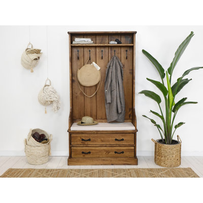 Garderobe Brundidge