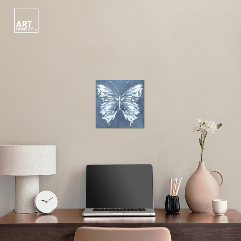 «Blue and White Canvas Butterfly» par Art Remedy, Toile tendue, H 12 po x l 12 po