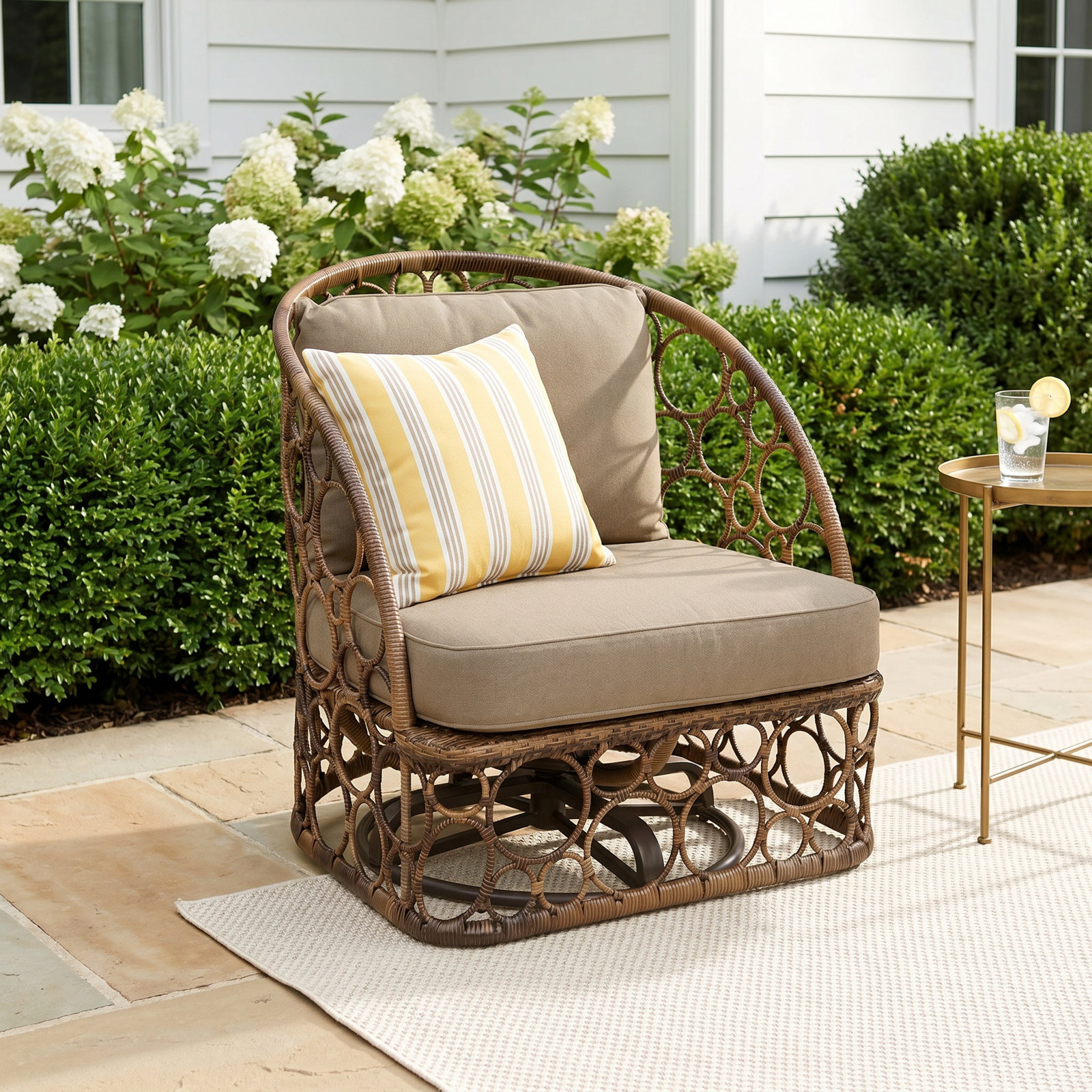 Swivel Wicker Outdoor Lounge Chair