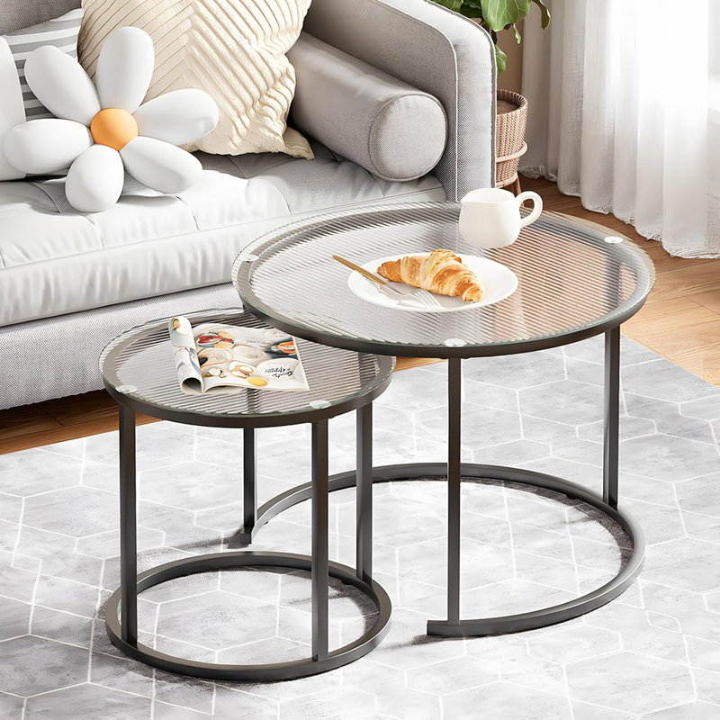 Ensemble de 2 tables basses gigognes rondes en verre, petites tables gigognes pour salon et chambre, table d'appoint avec structure en métal, style industriel moderne et épuré.