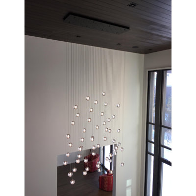 Luminaire suspendu en forme de globe à 29 lumières