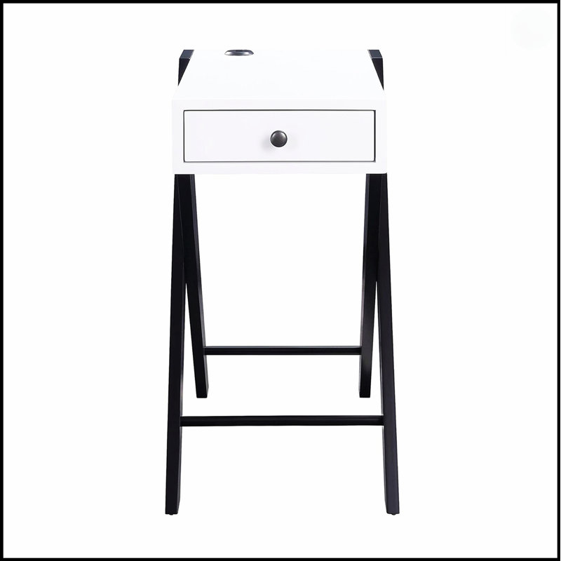 Table d'appoint moderne avec station de chargement USB et tiroir de rangement spacieux, parfait pour les espaces de vie contemporains.