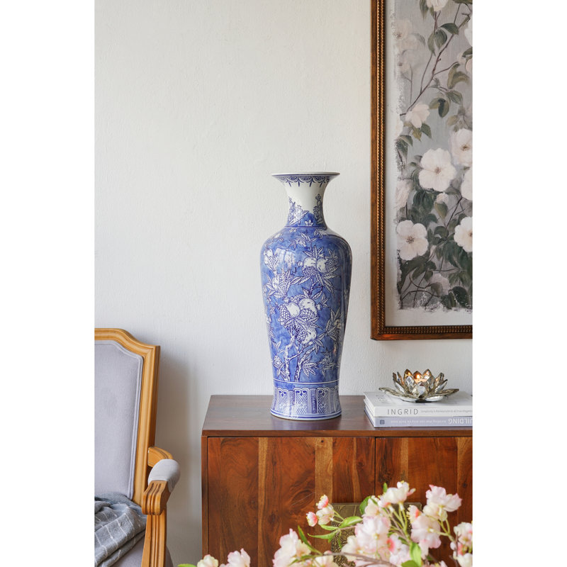 Vase au design contemporain, 24.4" H x 9.1" W x 9.1" D