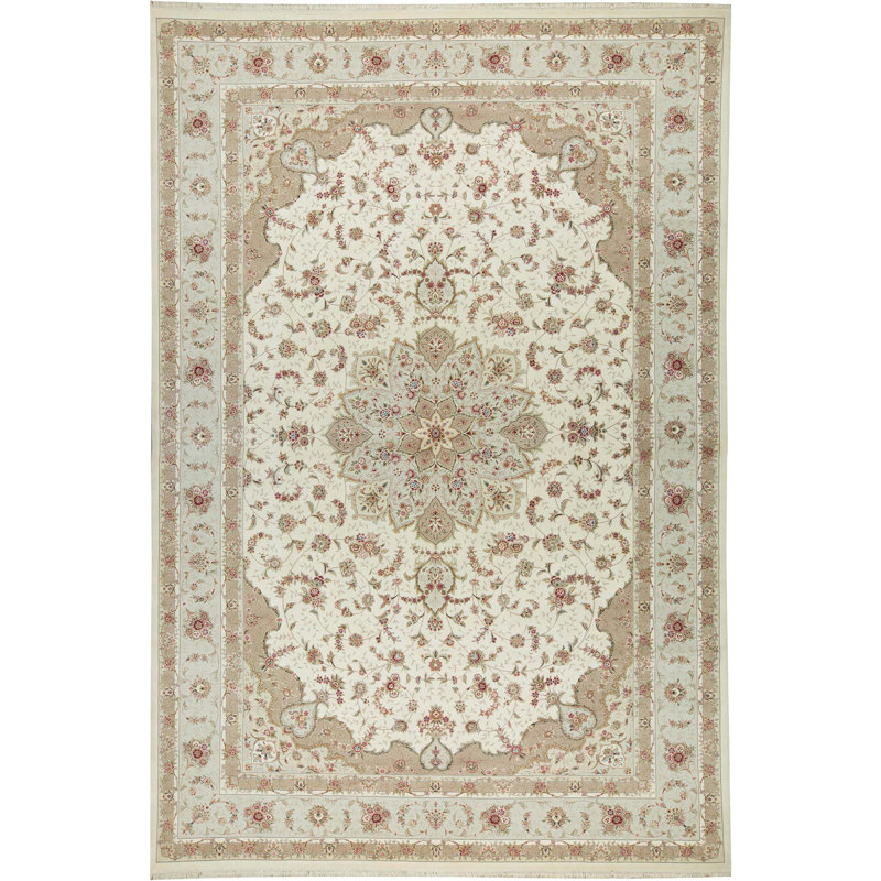 Elegance Oriental Area Rug in Beige/Ivory