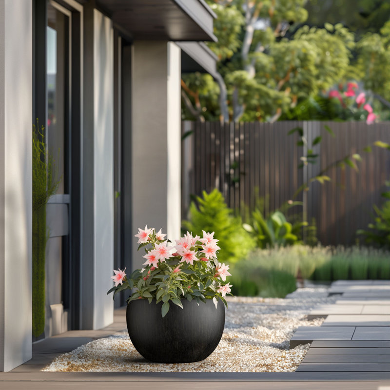 Pot à fleurs en ciment Highwoods, H 13 po x l 19 po x P 19 po, Noir bronzé